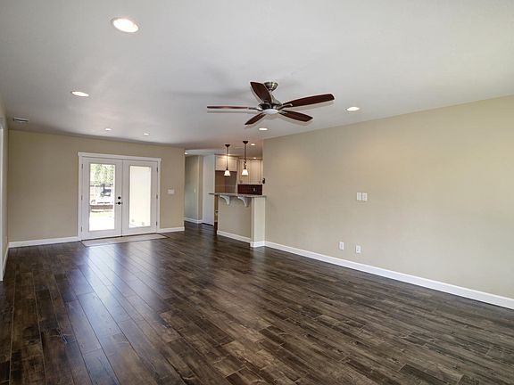 4th image of 9415 Elm Ave