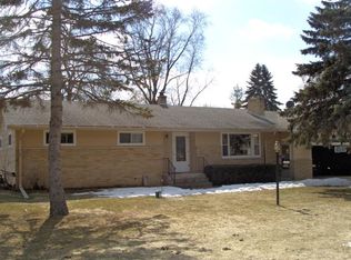 38827 90th St, Burlington, WI 53105