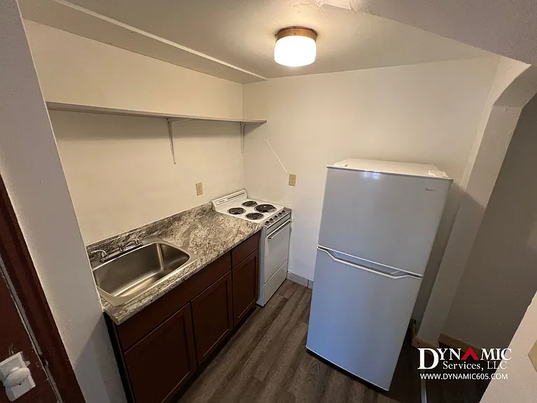 502 S Duluth Ave | Tenant Pays Electric Only — Photo 7