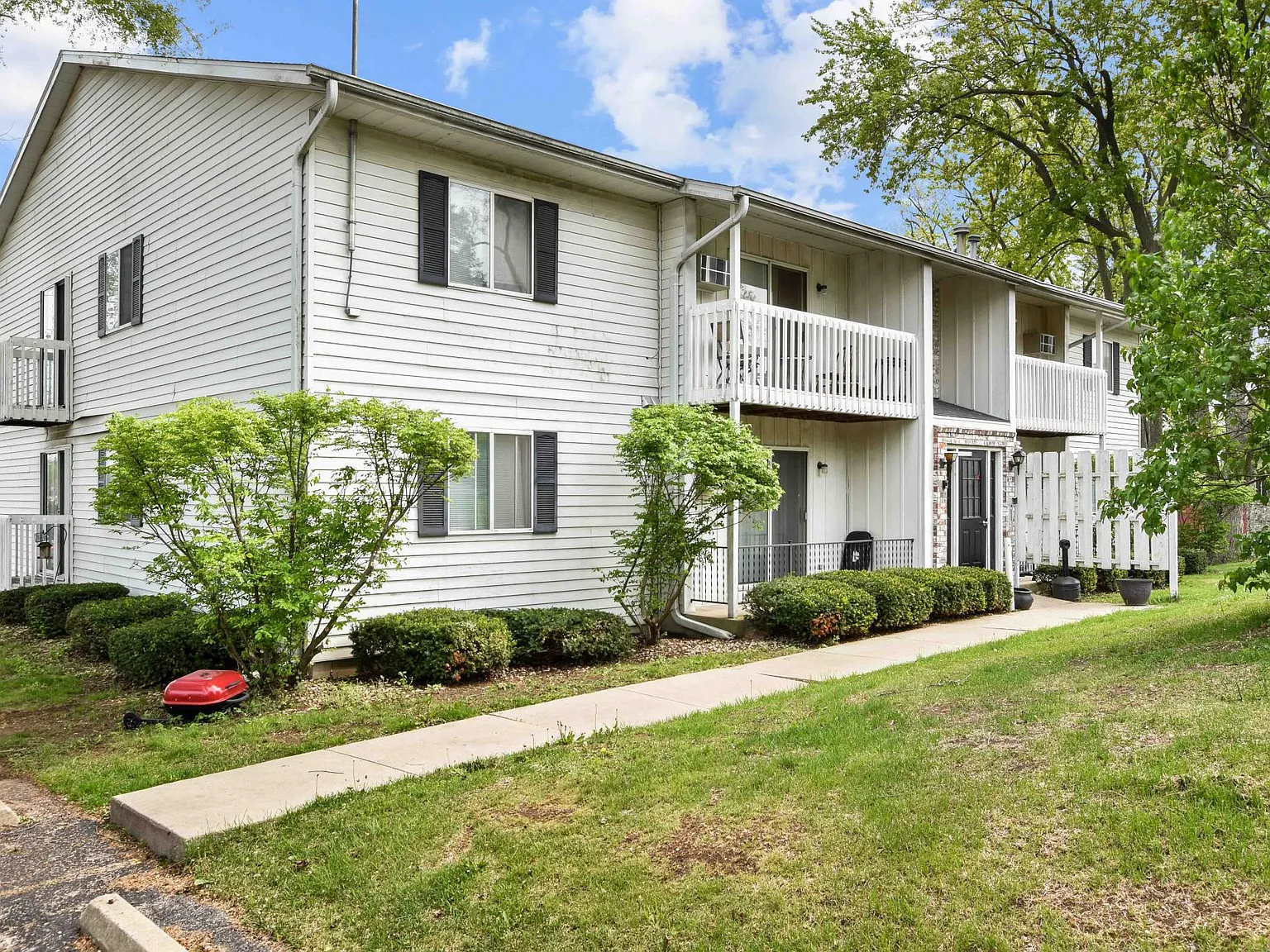 3 bed, 1.5 bath, 1500 sqft, $1,625 — Photo 1