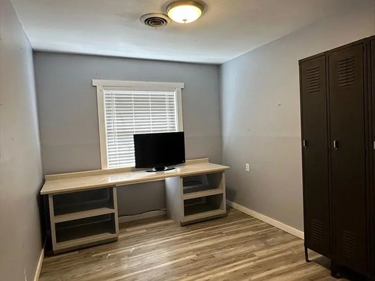 2309 Bradford St — Photo 11