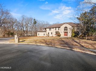 305 Woodview Ct, Toms River, NJ 08755
