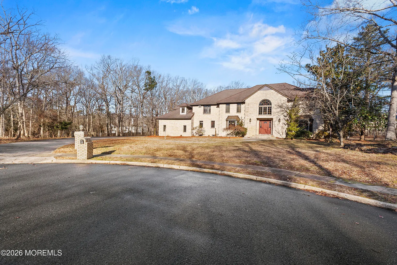 305 Woodview Court photo 1