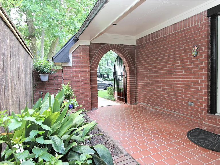 4012 Arnold St — Photo 2