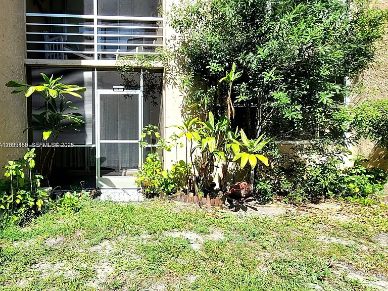 9410 Live Oak Pl #109 — Photo 2