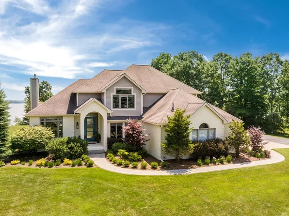 9546 Eastridge Dr, Traverse City, MI 49686