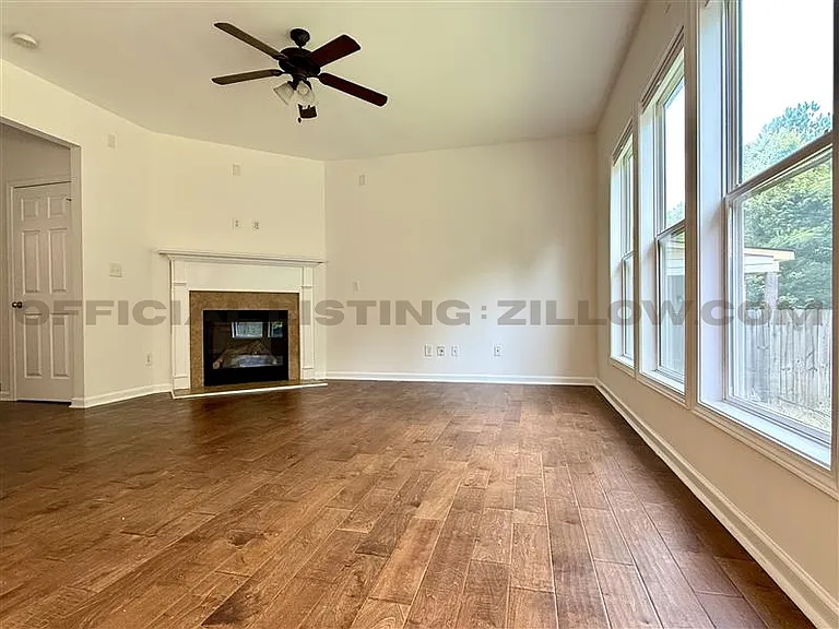 317 Grenier Ter — Photo 4