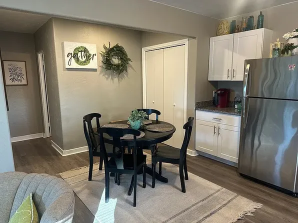 208 University Blvd SE, Albuquerque, NM 87106