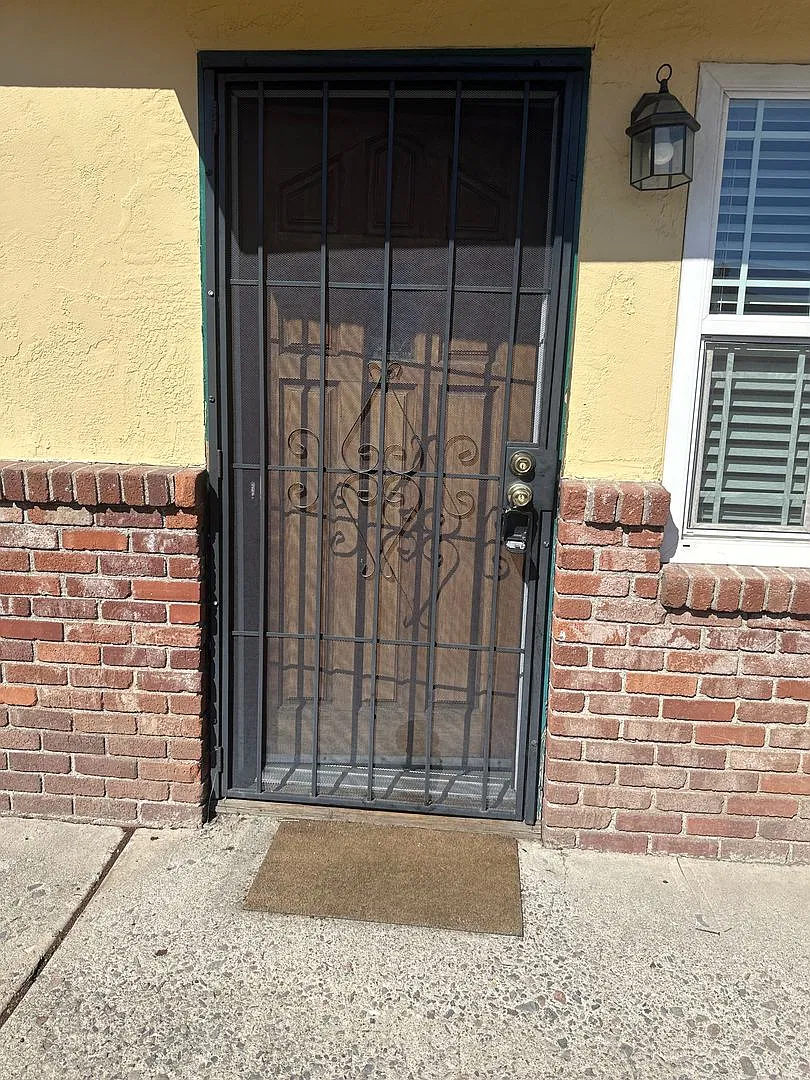 Well located 1 Bedroom near the Nugget — Photo 1