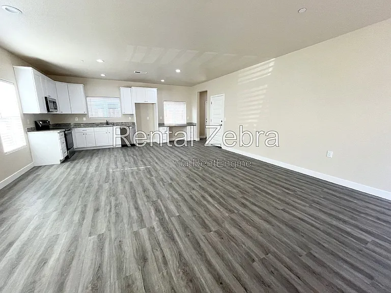 1310 Playa Del Rey Dr — Photo 4