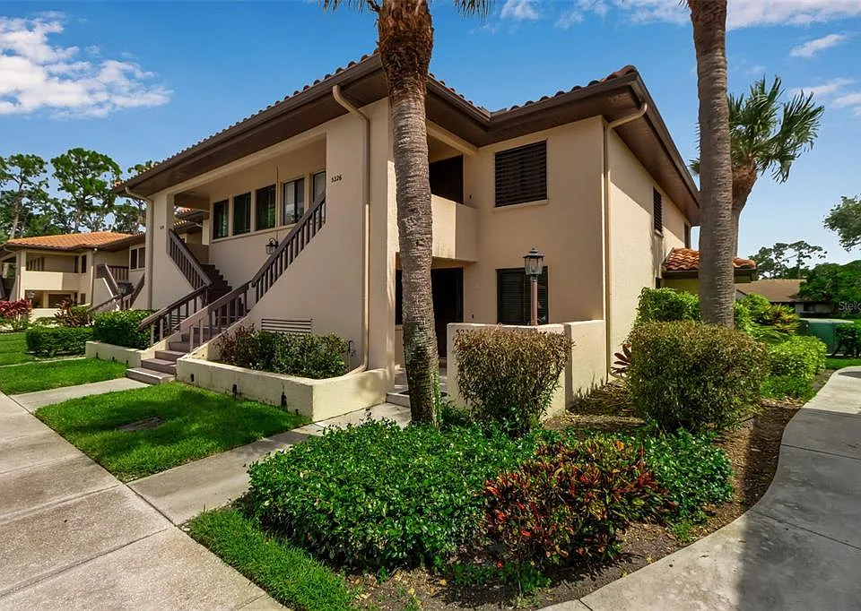 5224 Lake Village Dr #67