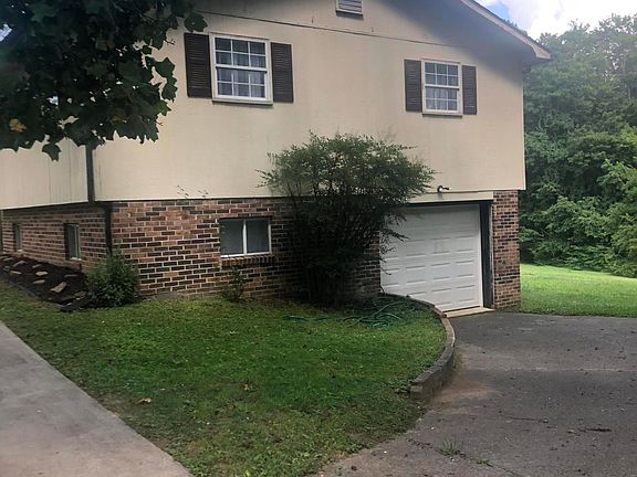 3rd image of 325 Leslie Dr