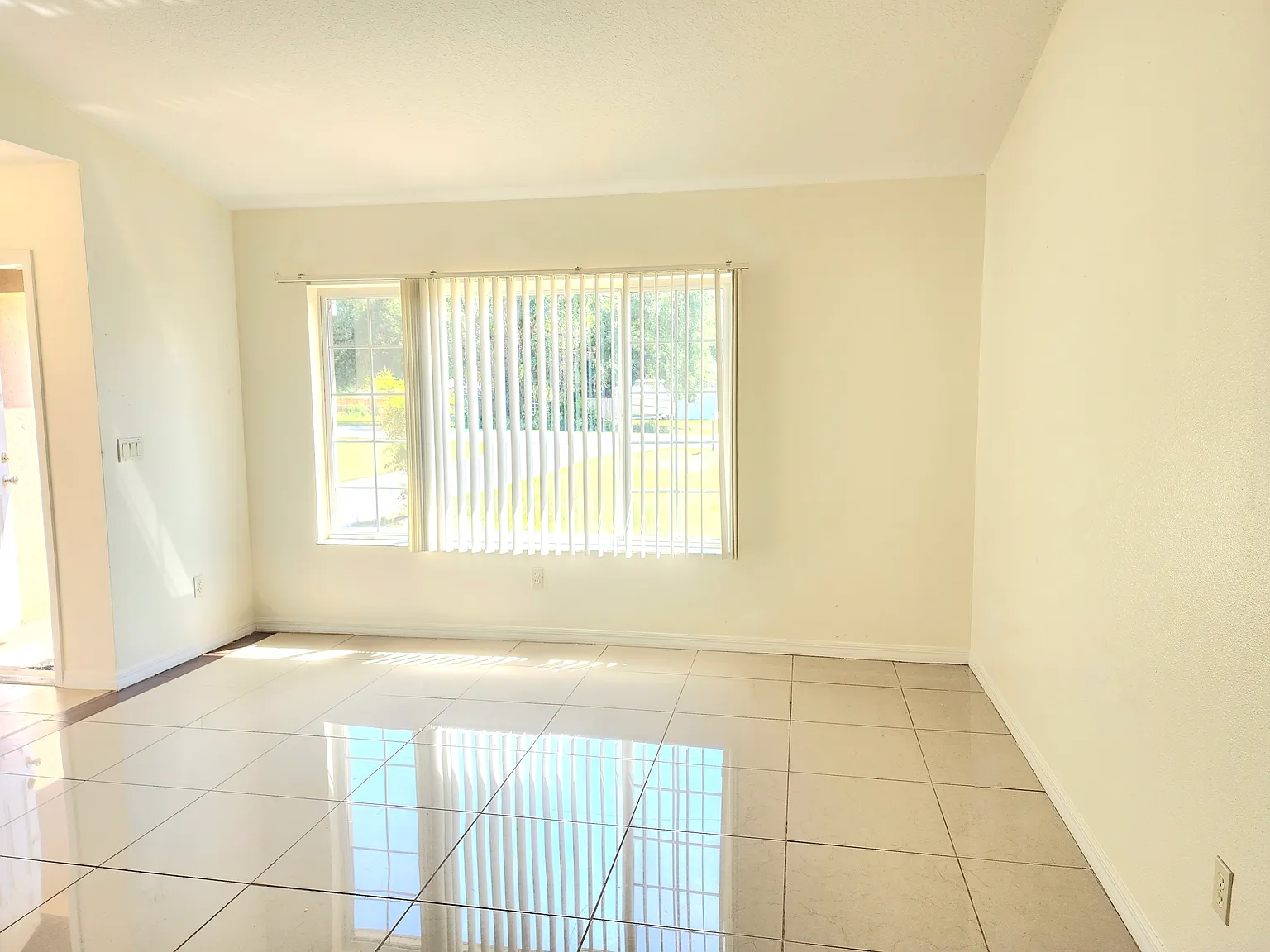 2 bed, 1000 sqft, $1,275 — Photo 3