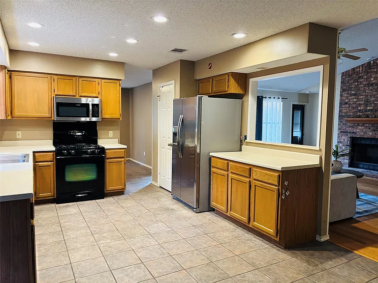 7806 Taranto Dr — Photo 5