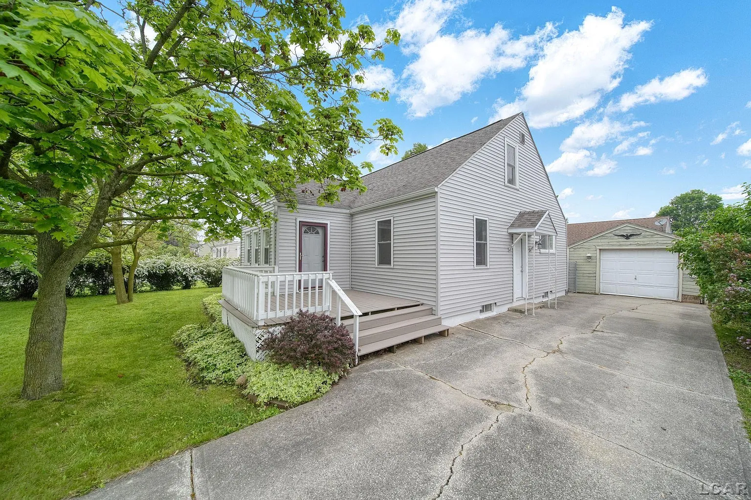 1107 Sunset Dr photo 1