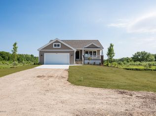 14712 Leonard St, Spring Lake, MI 49456