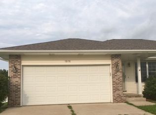 1202 S Ridge Cir, Yutan, NE 68073