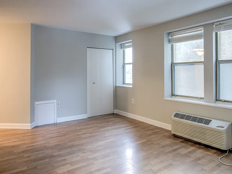 2440 16th St NW #204 — Photo 5