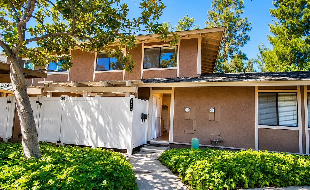 3 bed, 1242 sqft, $3,450 — Photo 1