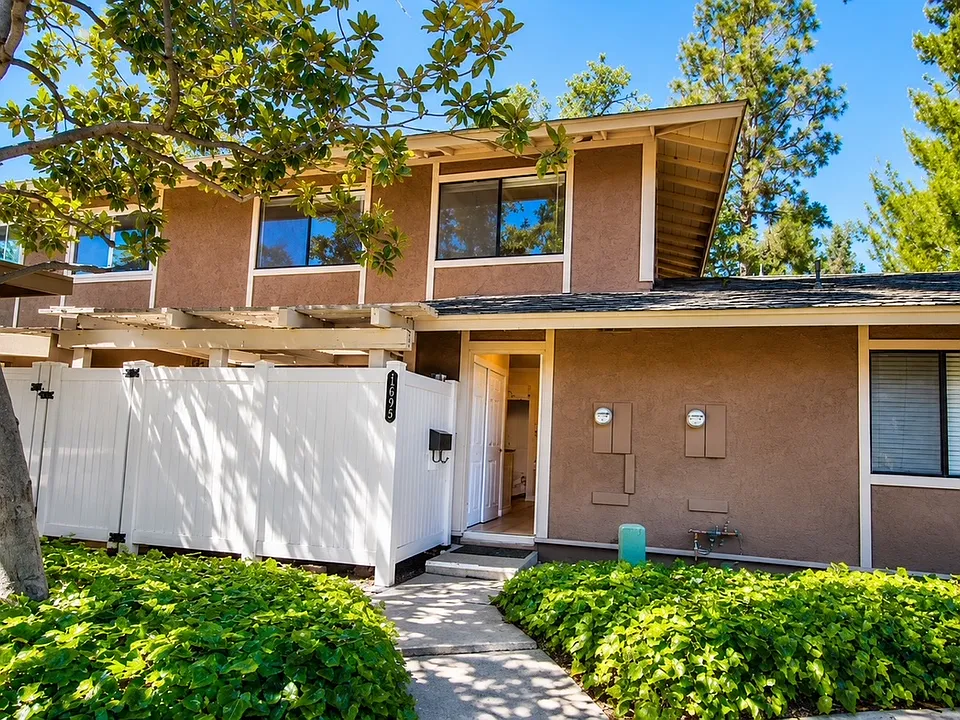 28543 Conejo View Dr