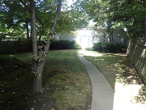 2nd image of 1020 W 6th St #3