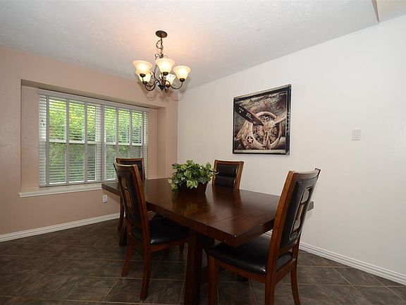 5th image of 2415 Willow Bend Dr