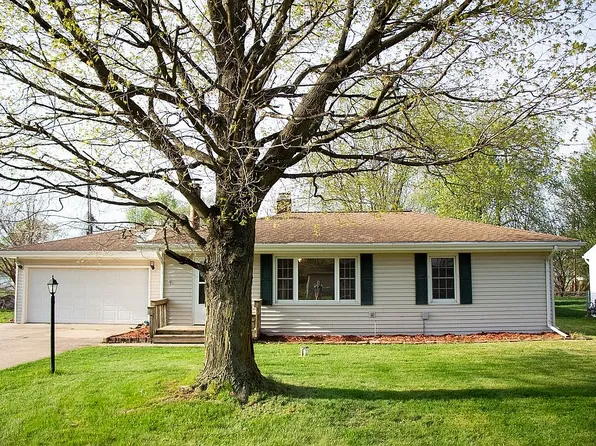 808 W Adams St, Osceola, IN 46561