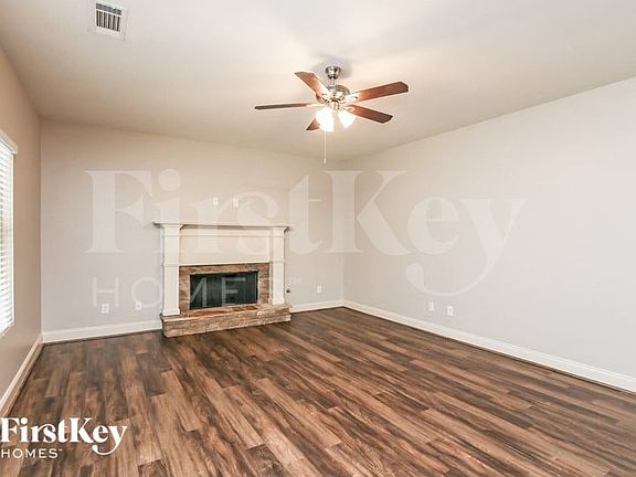 3rd image of 835 Sassafras Ln