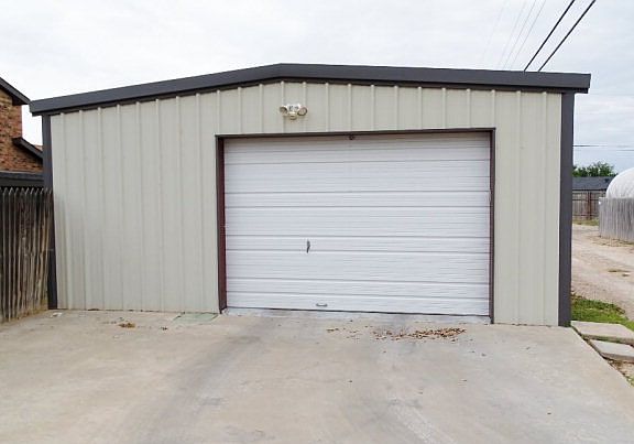 5th image of 300 E 89th St