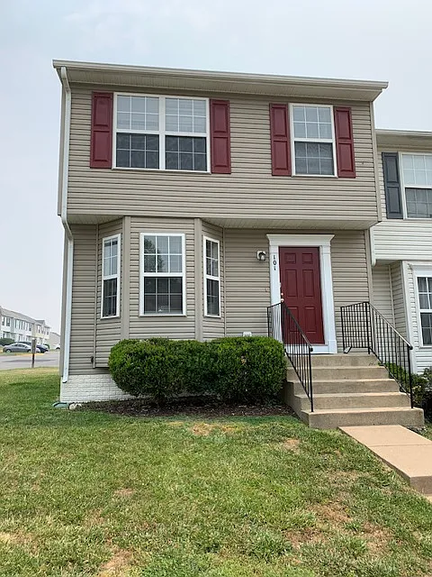 3 bed, 1920 sqft, $2,350 — Photo 2