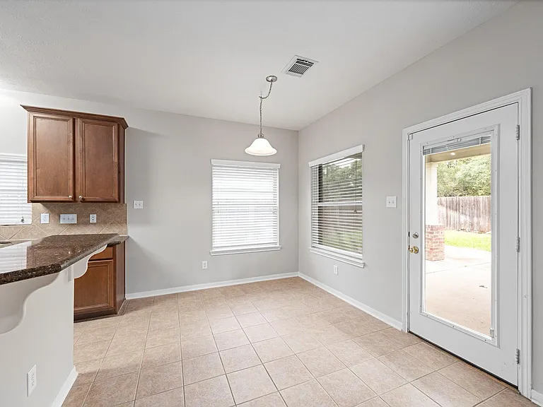 6118 Pine Lakes Dr — Photo 9
