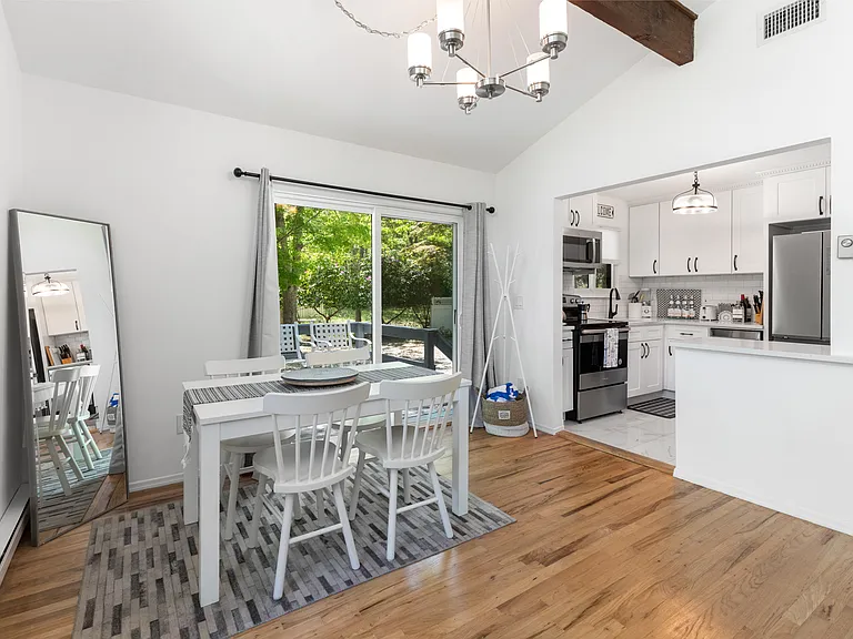 230 Norfolk Dr — Photo 12