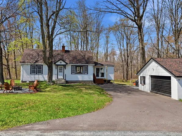 364 E Shore Dr, Lake Ariel, PA 18436