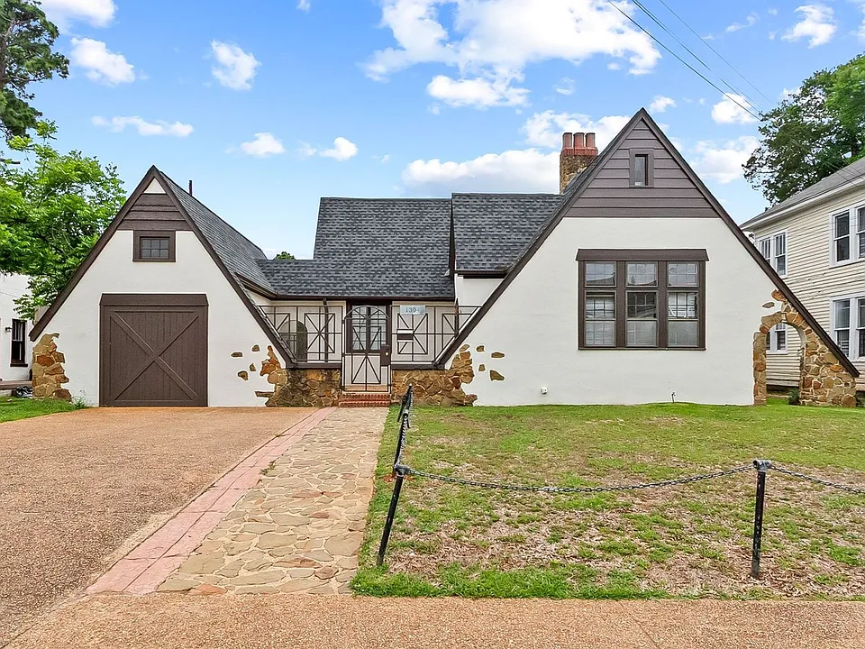 1304 Riverside Dr