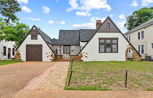 1304 Riverside Dr Photo 1