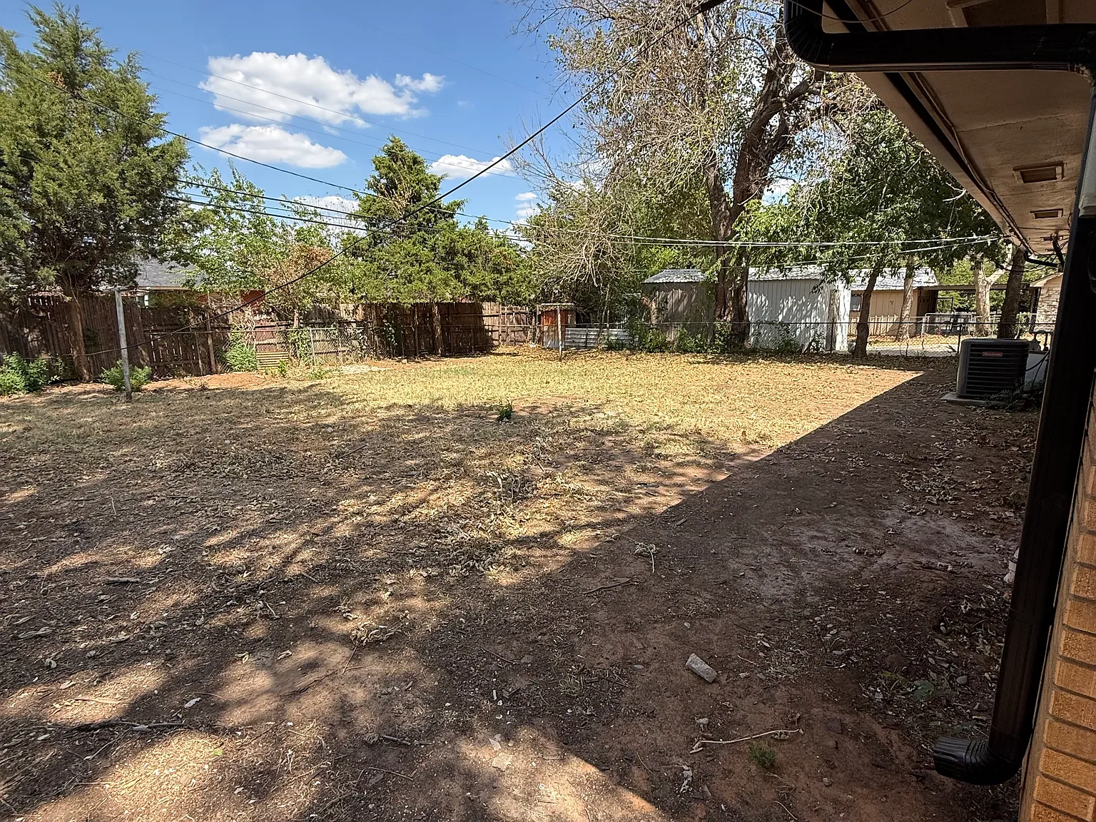 3 bed, 1.5 bath, 1136 sqft, $1,500 — Photo 2