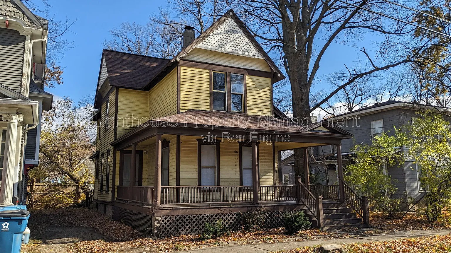 511 Locust St photo 1