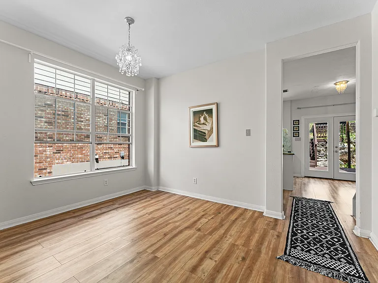 807 Midway Crst — Photo 7
