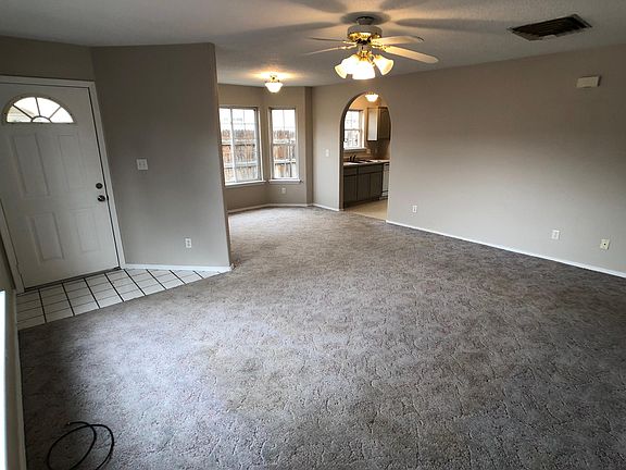 4th image of 801 Hacienda Ln APT 9