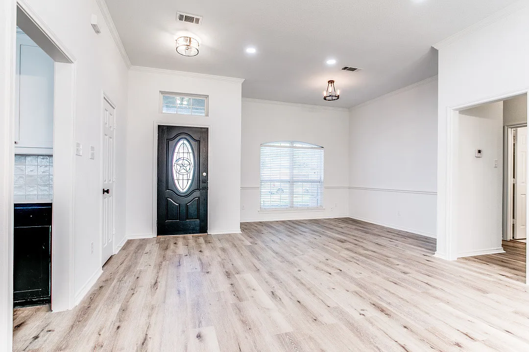 3 bed, 2008 sqft, $3,000 — Photo 3