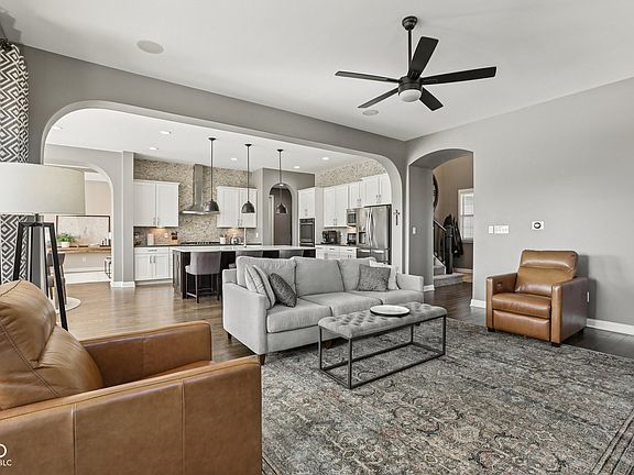 5th image of 693 McNamara Ct