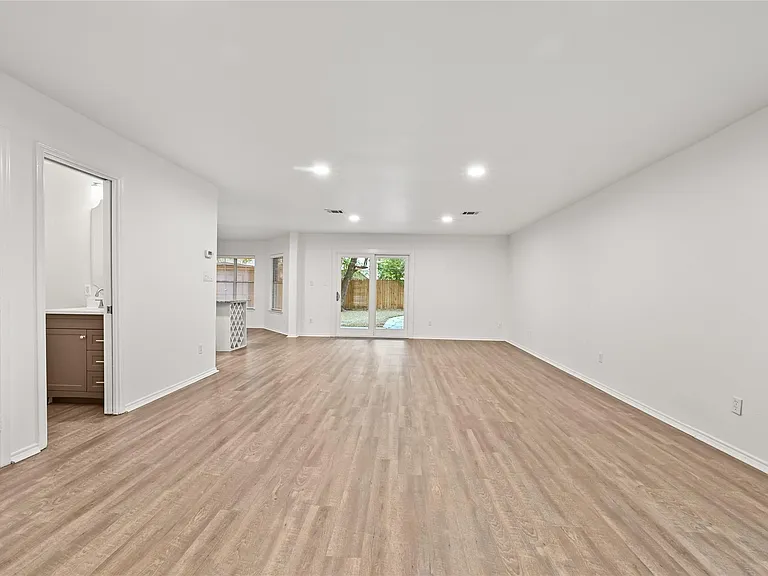 2217 Riker Ridge Trl — Photo 8