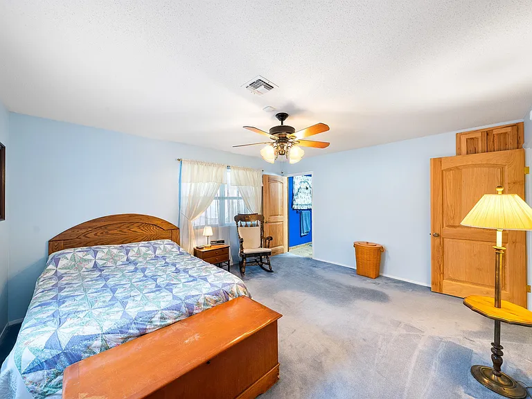 101 E Grothe St — Photo 11