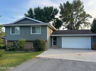 520 2nd St, Thompson, ND 58278