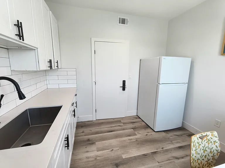 3020 S Normandie Ave #A4 — Photo 4