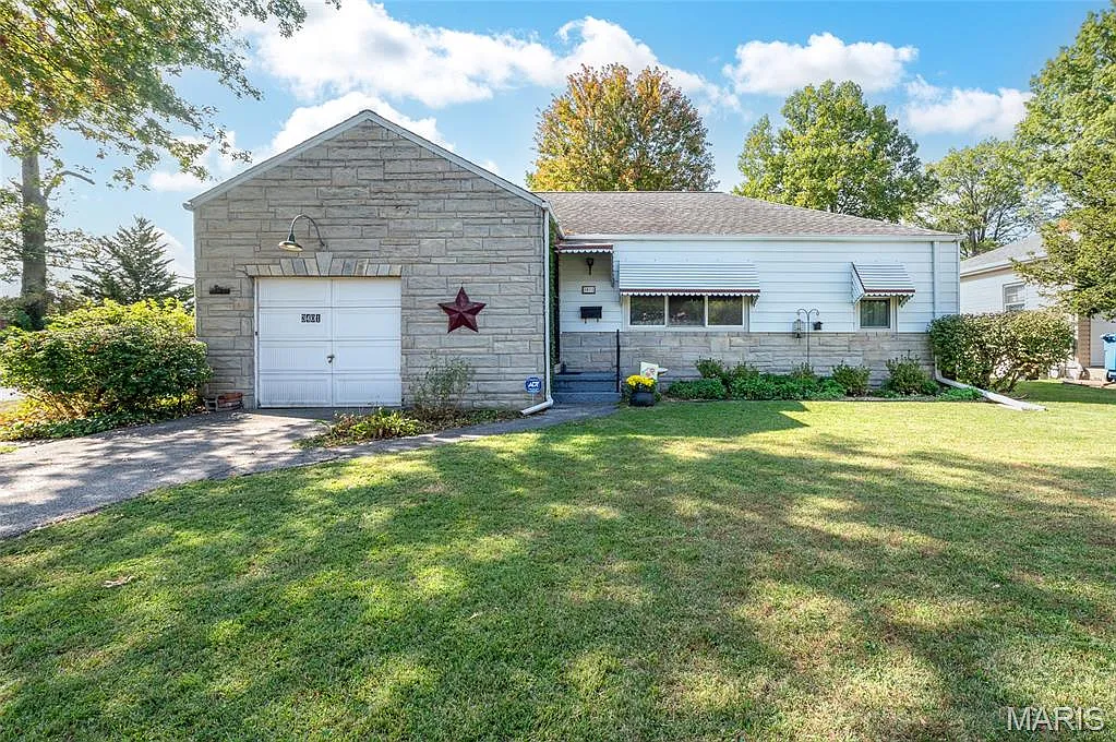 3401 Franklin Ave photo 1