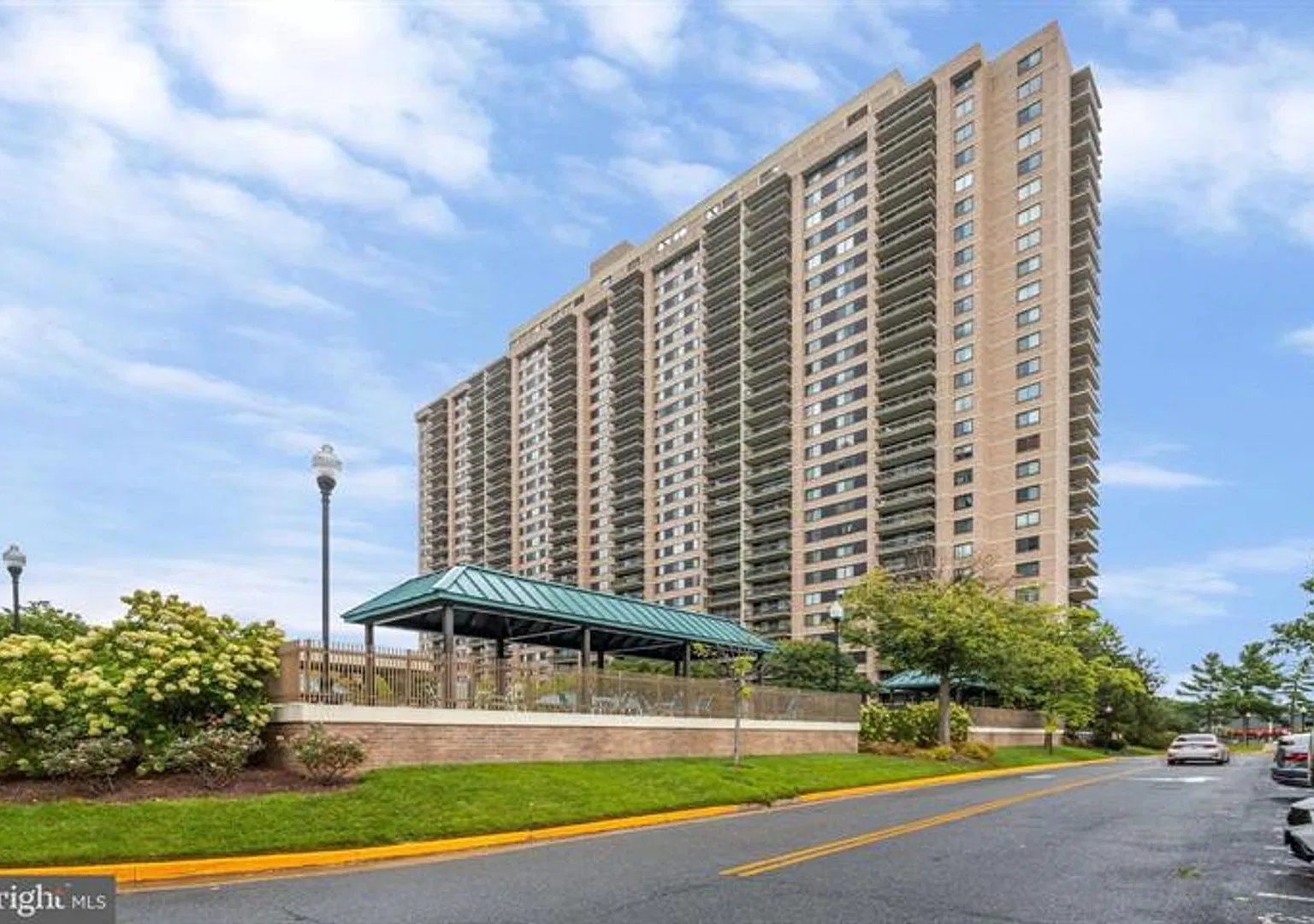 Impressive views await from the 19th floor of this spacious condo with 2BR/ 2BA. — Photo 4