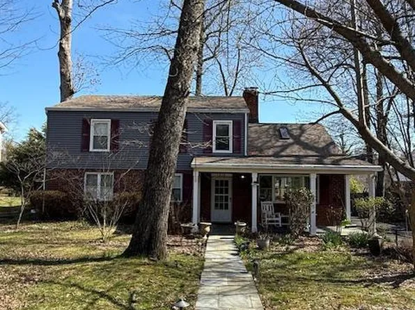 7216 Tod St, Falls Church, VA 22046