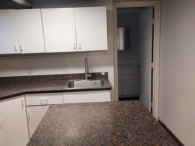 2600 Hampshire Rd #7 — Photo 6