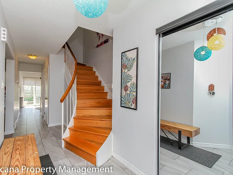 72 Burlington Cres #1 — Photo 3